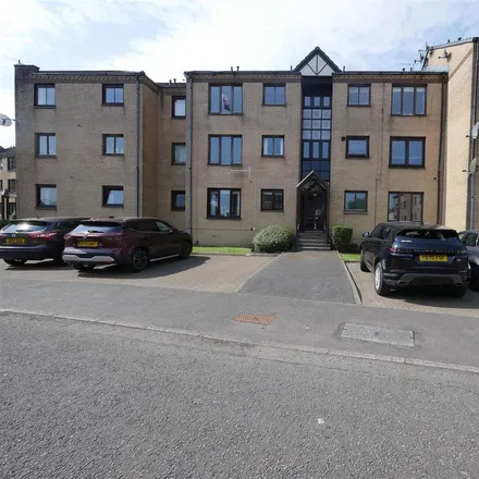 Rent this 2 bed apartment on Castle Court in Kirkintilloch, G66 1LL