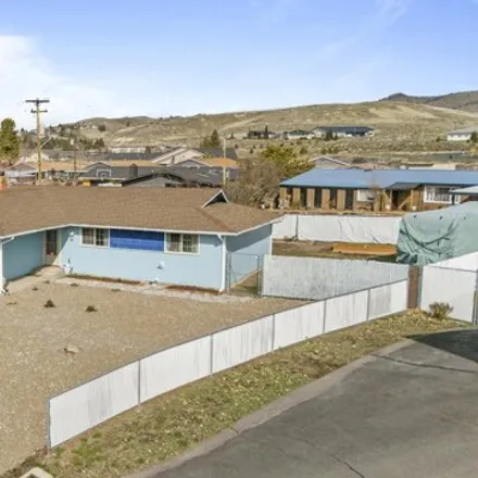 Buy this 3 bed house on 925 Merryman Drive in Klamath Falls, OR 97603