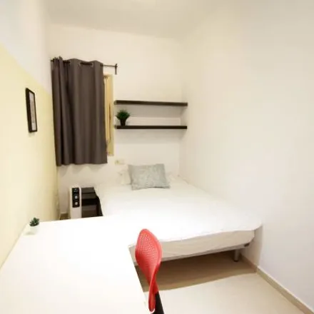 Rent this 3 bed room on Correos in Avinguda de Madrid, 106