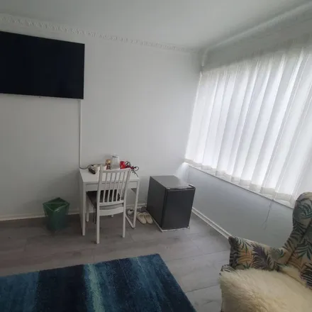 Rent this 1 bed room on Jægersborg Alle 247 in 2820 Gentofte, Denmark