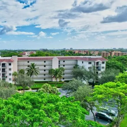 Image 2 - 2077 Lavers Circle, Delray Beach, FL 33444, USA - Condo for sale