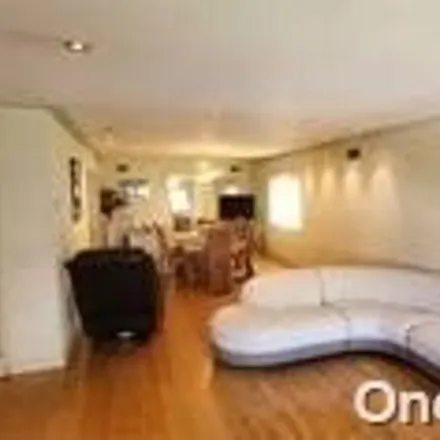 Image 7 - 214-12 27th Avenue, New York, NY 11360, USA - House for rent