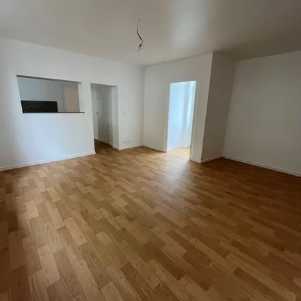 Rent this 2 bed apartment on 27 Cours Jean Jaurès in 03000 Moulins, France