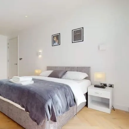 Rent this 3 bed apartment on London in NW10 1EF, United Kingdom