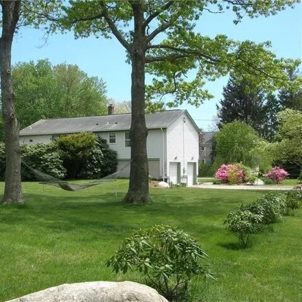 Rent this 4 bed house on 14 Old North Road in Stonington, CT 06378