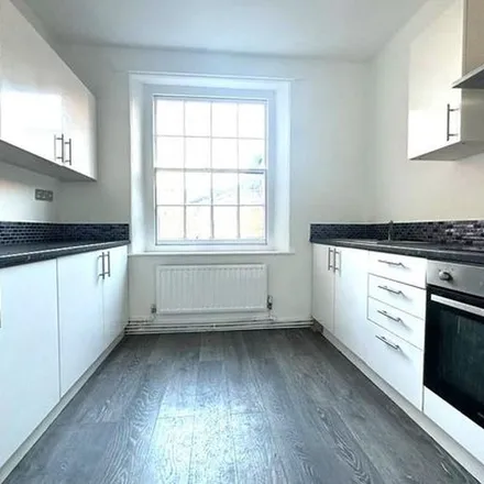 Rent this 6 bed townhouse on St Paul Street in Tiverton, EX16 5HT