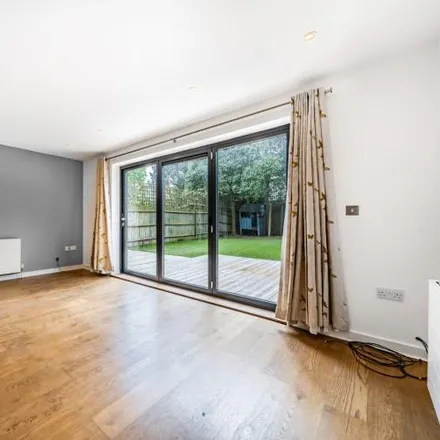 Image 3 - Sheringham House, 35-48 Whitelands Crescent, London, SW18 5QY, United Kingdom - House for rent