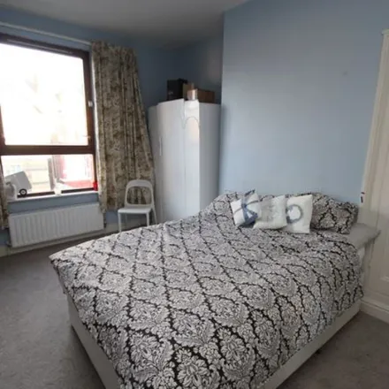 Image 7 - 221 Brudenell Avenue, Leeds, LS6 1HE, United Kingdom - Townhouse for rent