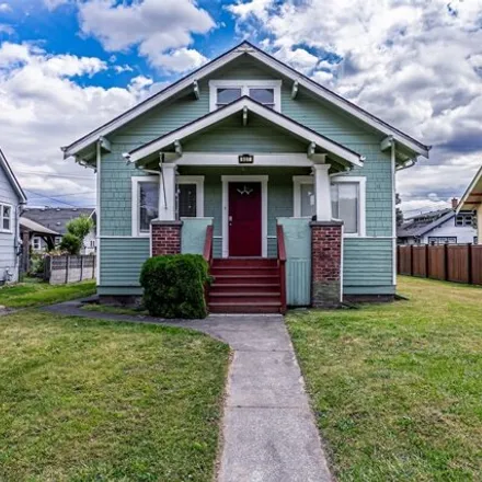 Buy this 2 bed house on 907 Sumner Ave in Sumner, Washington