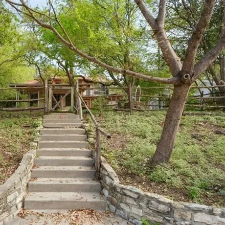 Buy this 2 bed house on 904 East Monroe Street in Austin, TX 78704