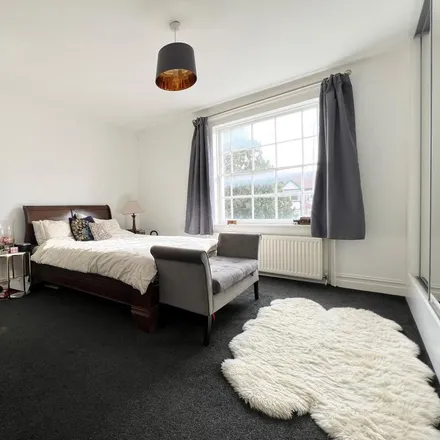 Image 5 - Thurlby Close, London, IG8 8AW, United Kingdom - Apartment for rent