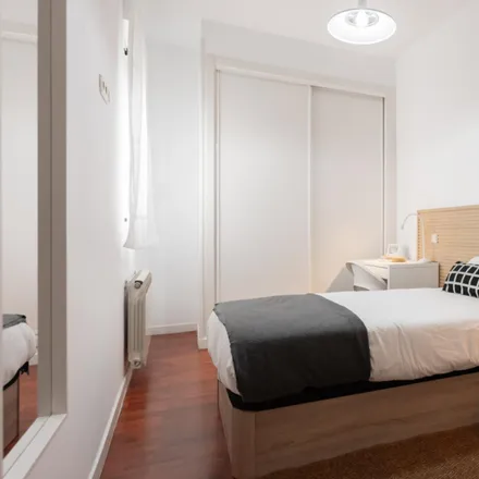 Rent this 6 bed room on Calle de Fernández de los Ríos in 25, 28015 Madrid