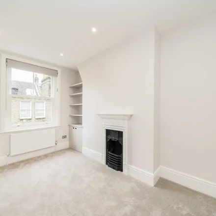 Rent this 5 bed apartment on Charleville Road in London, W14 9JH
