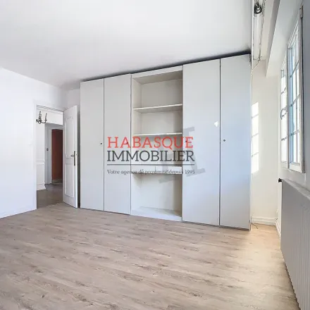 Rent this 7 bed apartment on 5 Place Galliéni in 29400 Landivisiau, France