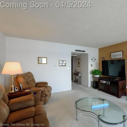 Image 8 - 698 Cliffs Drive, Ypsilanti Charter Township, MI 48198, USA - Condo for sale