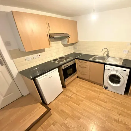 Image 3 - Bottle & Tap, Chapel Hill, Churwell, LS27 9JH, United Kingdom - Apartment for rent