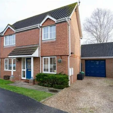 Buy this 3 bed house on 33 Wintergold Avenue in Spalding, PE11 3FP