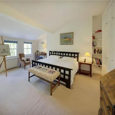 Image 6 - Eglon Mews, Primrose Hill, London, NW1 8YS, United Kingdom - Townhouse for sale