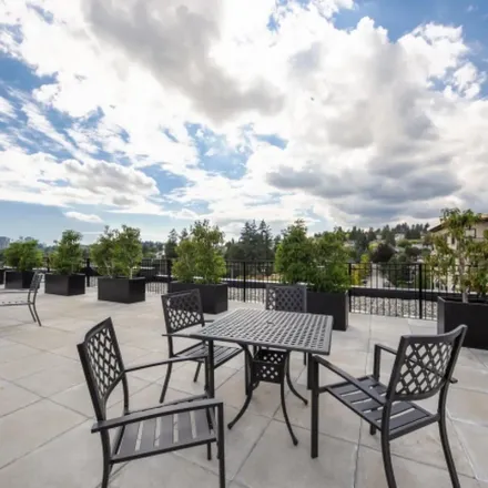 Image 2 - East Columbia Street, New Westminster, BC V3L 3H7, Canada - Apartment for rent