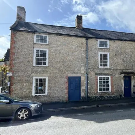 Image 1 - Harris, Hill & Gibbon's Vets, Silver Street, Warminster, BA12 8PS, United Kingdom - Townhouse for sale