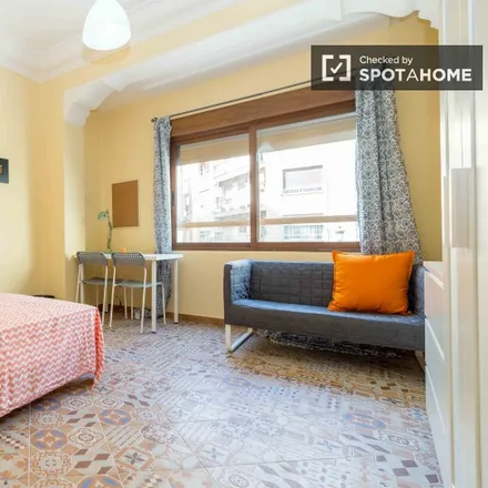 Rent this 5 bed room on Carrer dels Tomasos in 18, 46006 Valencia
