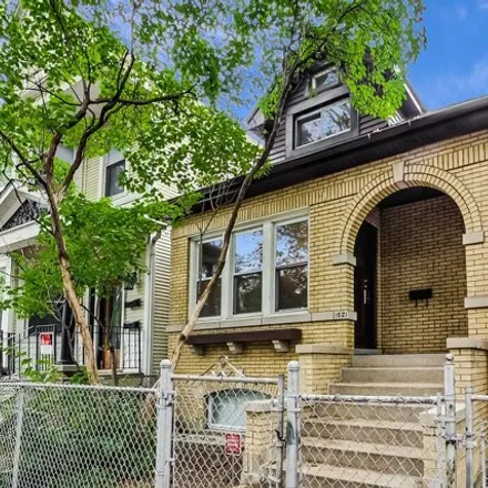 Rent this 4 bed house on 1521 W Nelson St in Chicago, Illinois