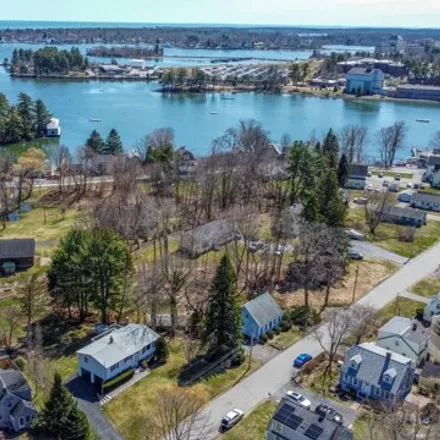 Buy this 3 bed house on 40 Tilton Avenue in Kittery, ME 03904