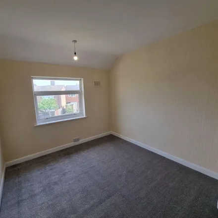Image 4 - Wood Lane, West Bromwich, B70 9PY, United Kingdom - Townhouse for rent