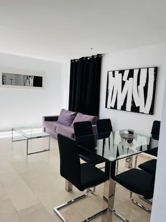 Rent this 5 bed apartment on Carrer de la Pau in 25, 46002 Valencia