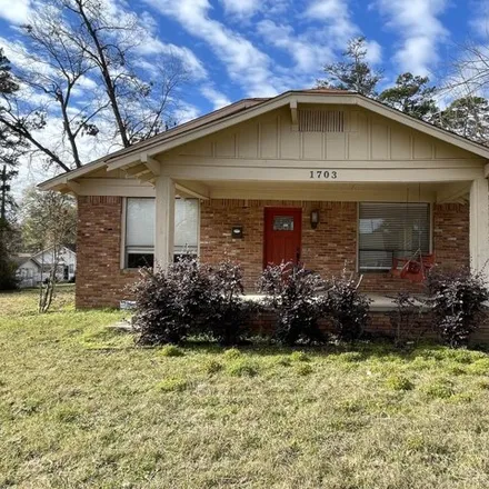 Buy this 3 bed house on 1081 East 17th Street in Texarkana, AR 71854