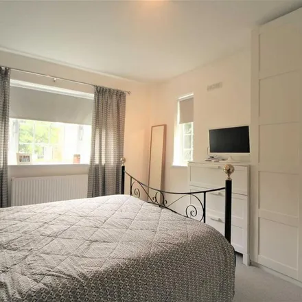 Image 2 - Churchfields, London, E18 2TH, United Kingdom - Apartment for rent