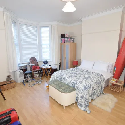 Image 3 - Transform Cosmetic Surgery Group, Bayswater Road, Newcastle upon Tyne, NE2 3HR, United Kingdom - Apartment for rent