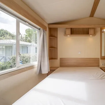 Rent this 2 bed house on Port-la-Nouvelle in Avenue Jean Moulin, 11210 Port-la-Nouvelle