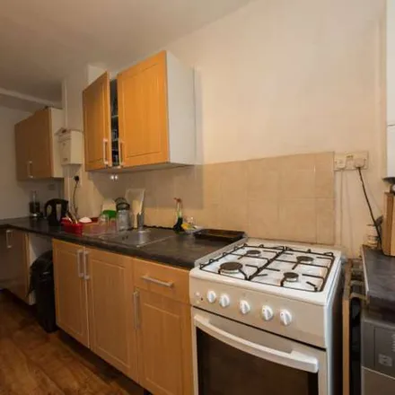 Image 1 - Mondragon House, Old Vicarage, 49 Guildford Road, Stockwell Park, London, SW8 2DF, United Kingdom - Apartment for rent
