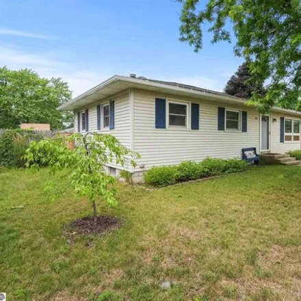 Image 2 - 702 Rose St, Traverse City, Michigan, 49686 - House for sale
