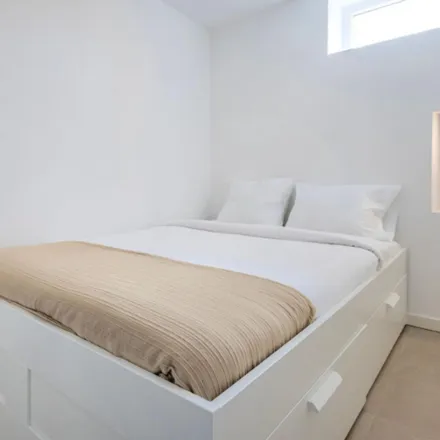 Rent this studio apartment on Rua dos Contrabandistas in 1350-261 Lisbon, Portugal