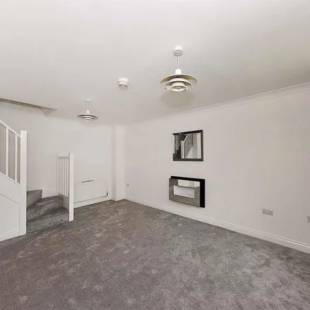 Rent this 5 bed apartment on Deanway in Bollington, SK10 5DW