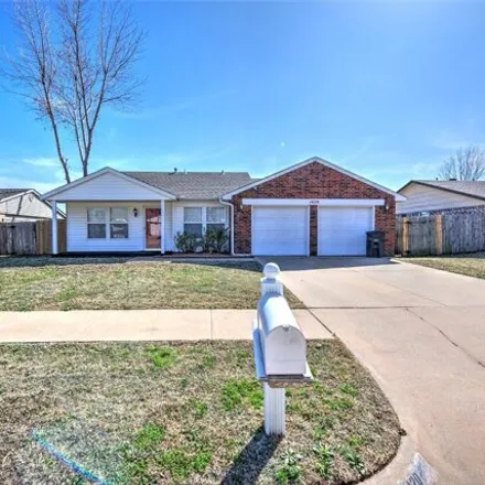 Image 2 - 1426 Northeast 5th Street, Moore, OK 73160, USA - House for rent