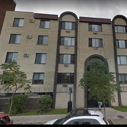 Rent this 1 bed apartment on 1515 West Morse Avenue