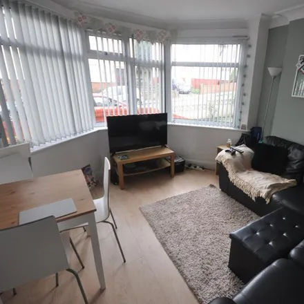 Rent this 4 bed townhouse on Buckingham Avenue in Leeds, LS6 1DQ