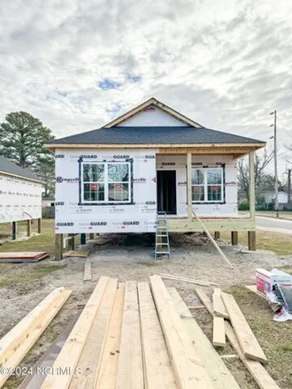 Buy this 3 bed house on 386 West Cypress Street in Elizabeth City, NC 27909