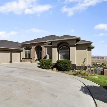 Buy this 3 bed house on 1398 White Bluffs Street in Richland, WA 99352