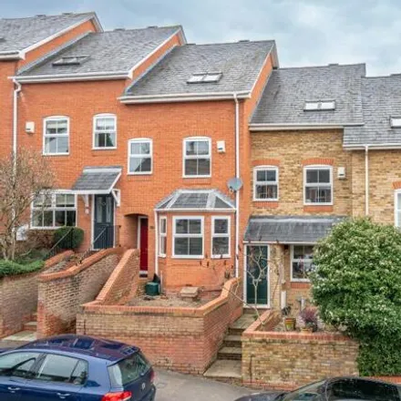 Buy this 3 bed townhouse on Cross Oak Road in Berkhamsted, HP4 3EH