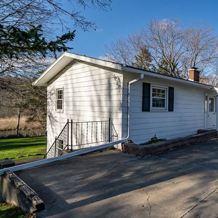 Rent this 3 bed house on N Michigan Ave in Howell, MI
