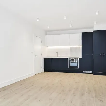 Image 2 - Multi-Use Games Area, Mitcham Lane, London, SW16 6NR, United Kingdom - Apartment for rent