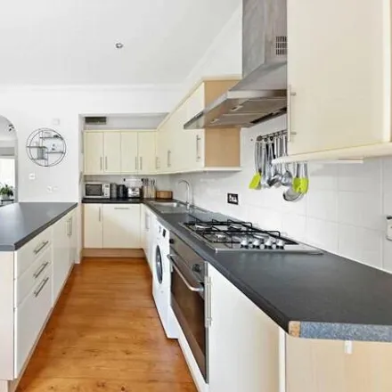 Image 5 - Orchard Cottages, Woking, GU21 7SD, United Kingdom - Apartment for sale
