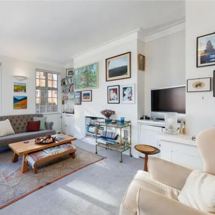 Image 1 - King's Court South, Chelsea Manor Gardens, London, SW3 5EG, United Kingdom - Apartment for sale