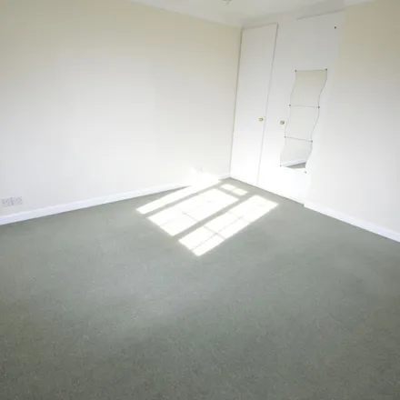 Rent this 3 bed apartment on Saracen Close in Pennington, SO41 8AT