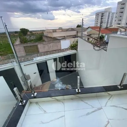 Buy this 3 bed house on Rua SA-01 in Jardim Europa, Uberlândia - MG