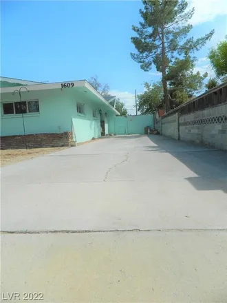 Image 3 - 2498 Hamilton Street, North Las Vegas, NV 89030, USA - House for sale